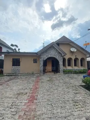 3bdrm Bungalow in Off Lng Road By, Port-Harcourt for sale