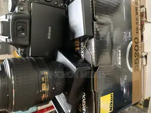 Uk Used Nikon D5200 With 17-55mm Lens
