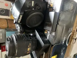 Uk Used Nikon D5200 With 17-55mm Lens