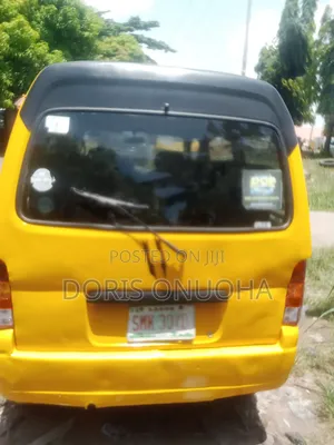 Suzuki APV Minibus 2022 Yellow