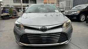 Toyota Avalon XLE Premium Sedan FWD (3.5L 6cyl 6A) 2017 Silver