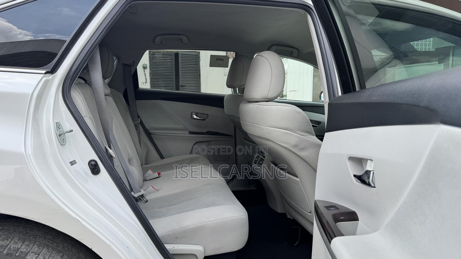 Toyota Venza LE 2012 White