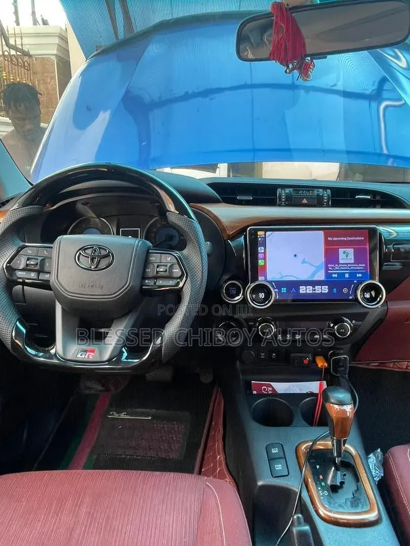 Android Screen With Apple Carplay and Steering Wheel for Toyota Hilux