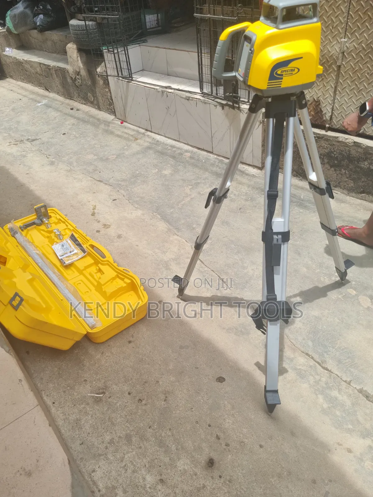 Spectra Precision Ll300s-2 Laser Level With Hl450 Receiver