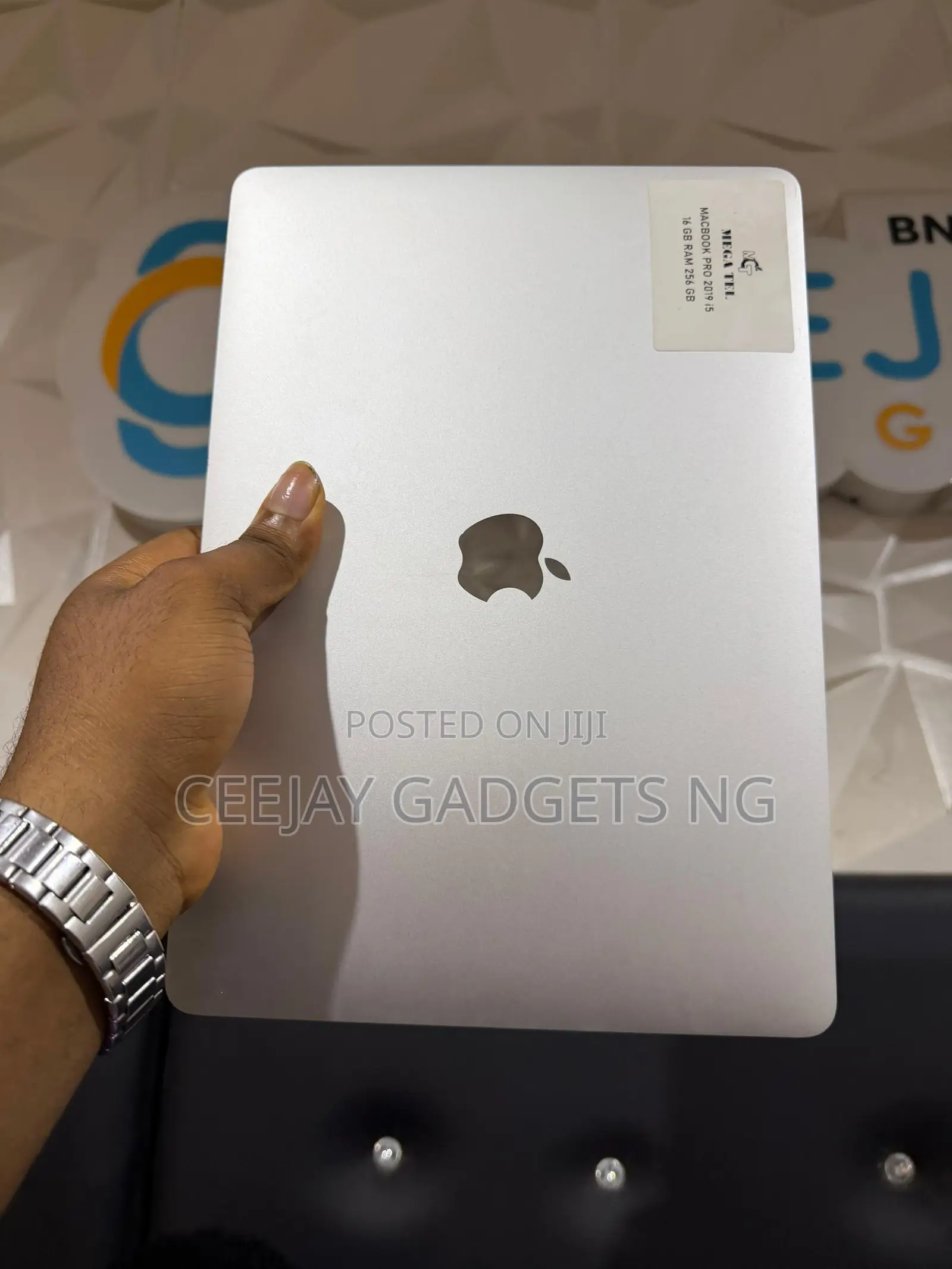 Laptop Apple MacBook Pro 2019 16GB Intel Core i5 SSD 256GB