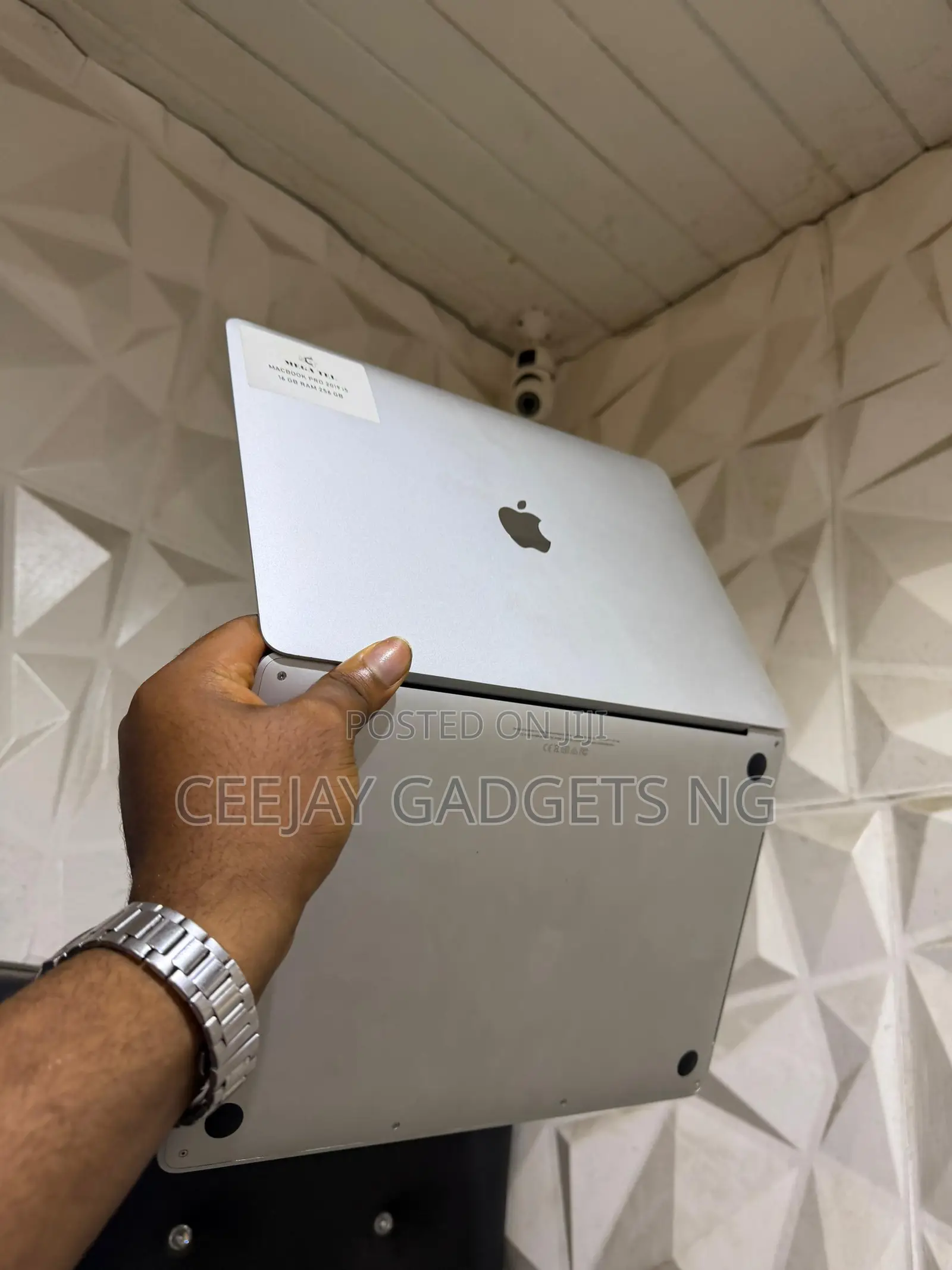 Laptop Apple MacBook Pro 2019 16GB Intel Core i5 SSD 256GB