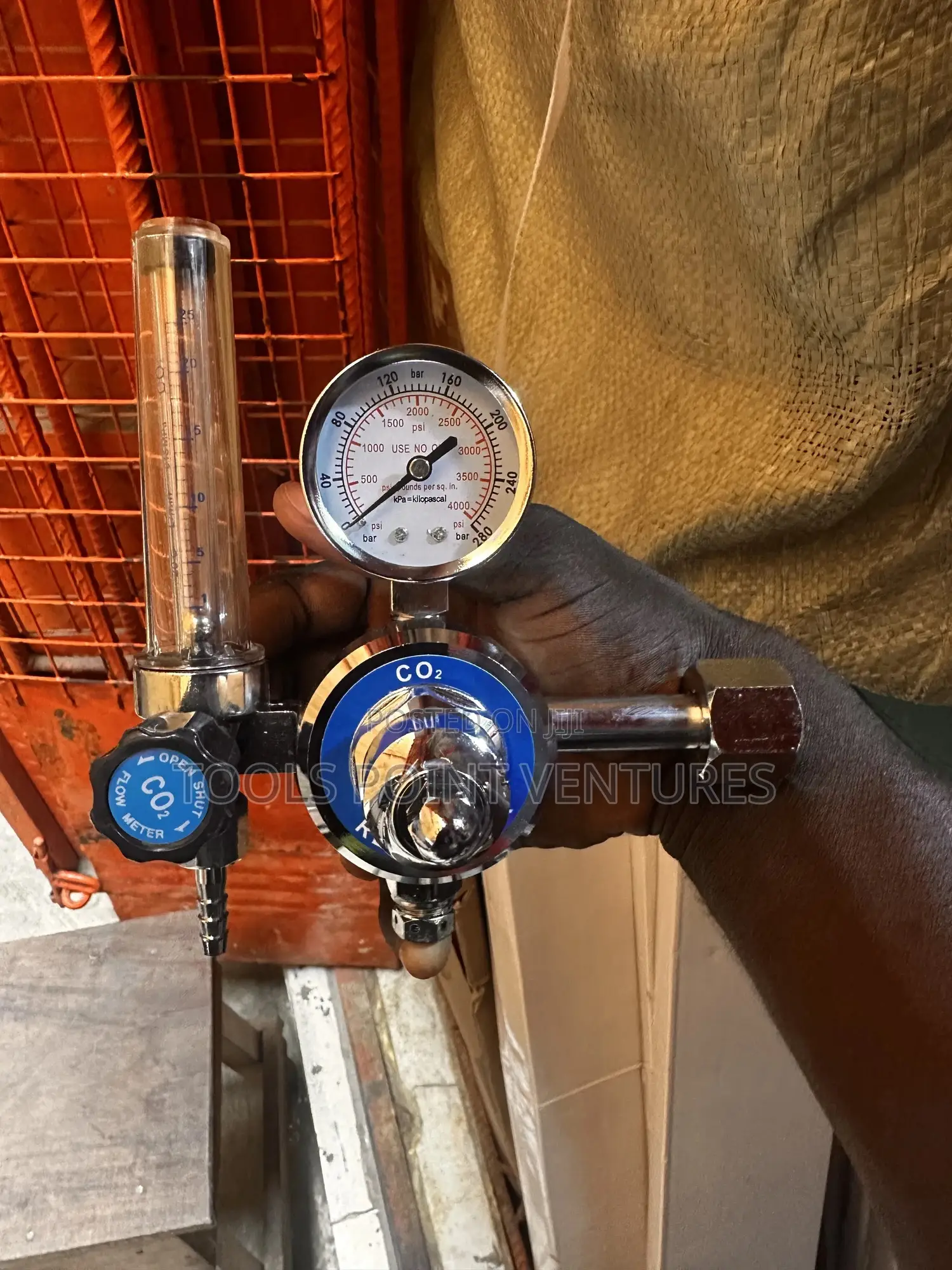 Co2/Argon Gas Regulator.