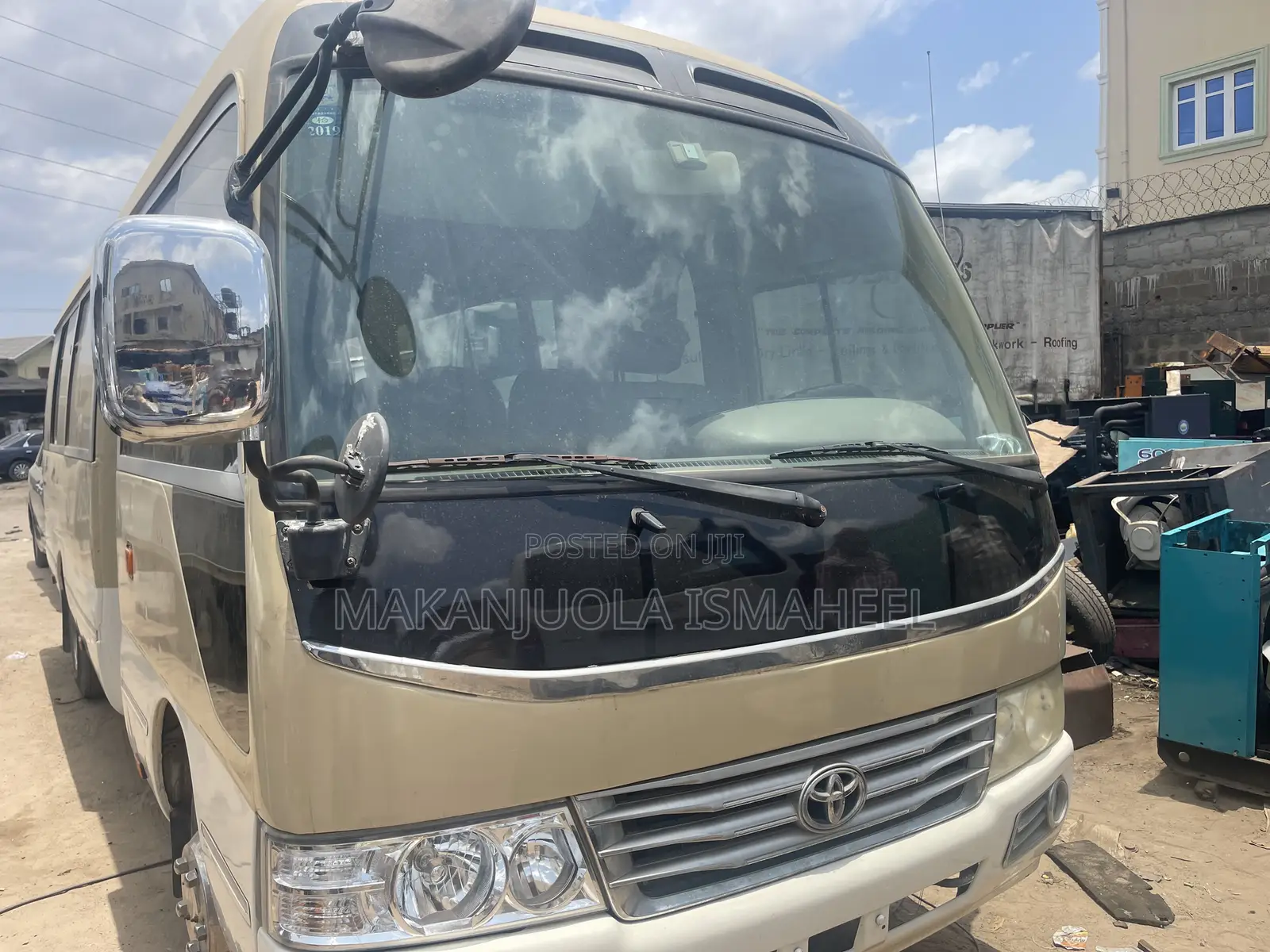 Toyota Coaster 2011