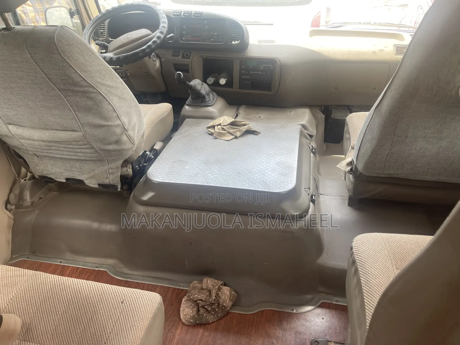 Toyota Coaster 2011