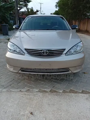 Toyota Camry 2005 Gold