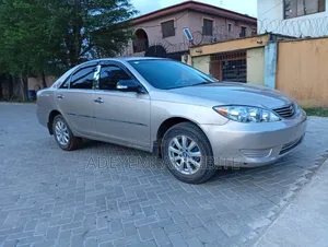 Toyota Camry 2005 Gold