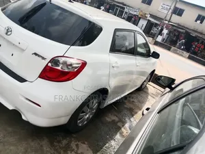 Toyota Matrix L Hatchback FWD (1.8L 4cyl) 2014 Silver