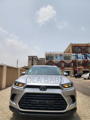 Toyota Highlander XLE AWD 2024 Silver