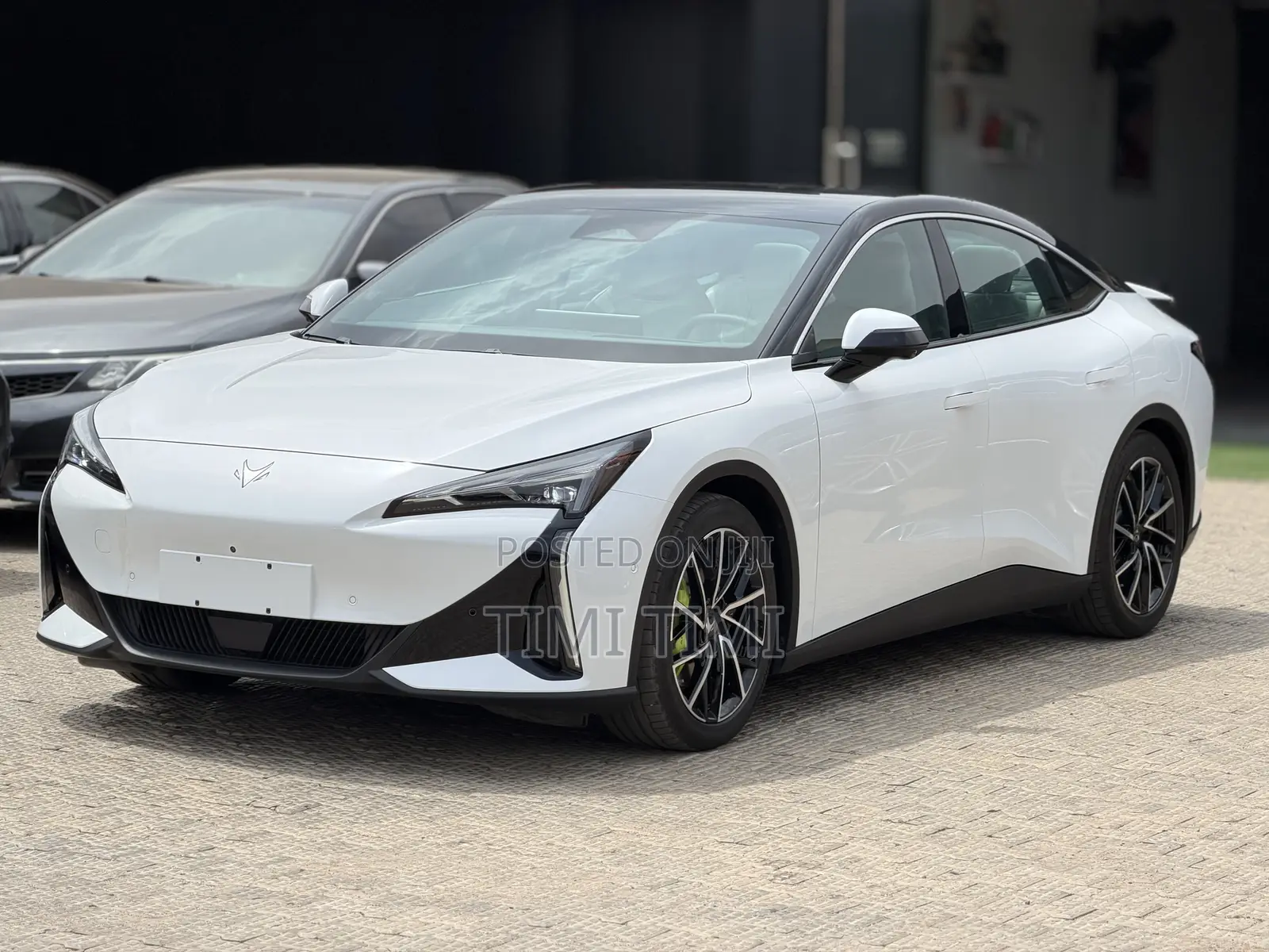 New Arcfox alphaS5 530hp AWD 2025 White