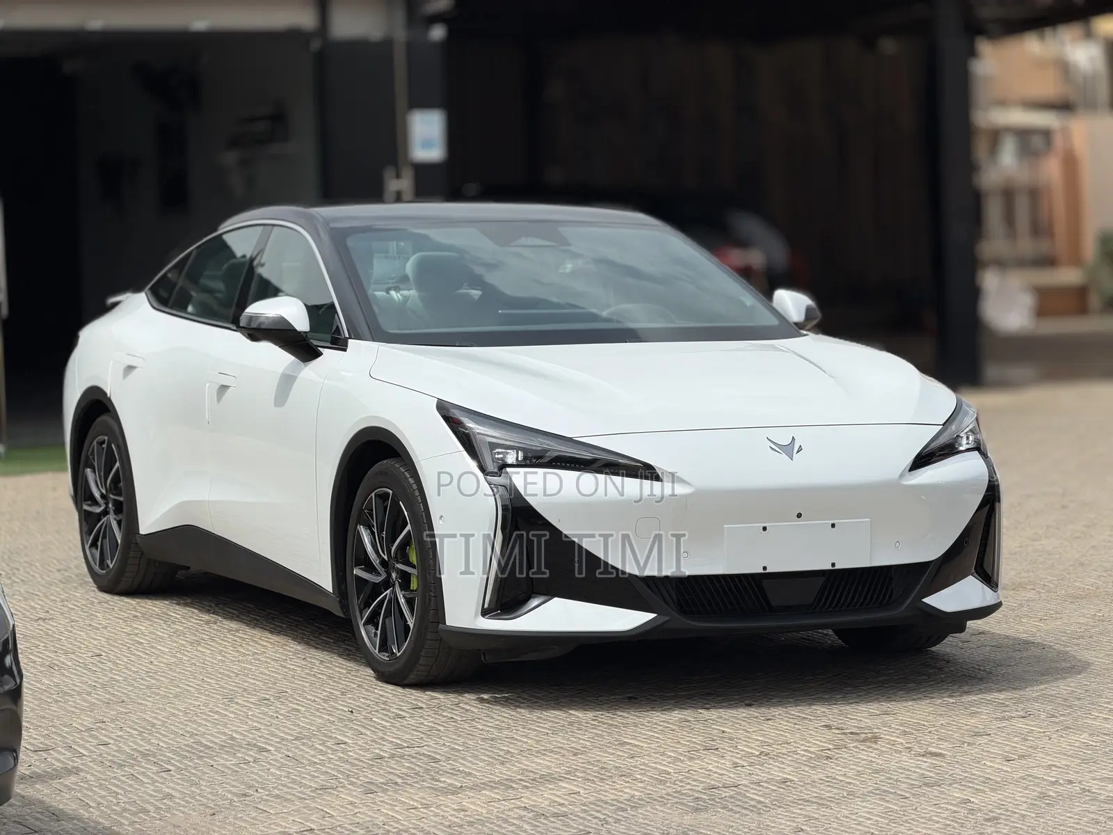 New Arcfox alphaS5 530hp AWD 2025 White