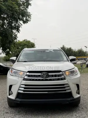 Toyota Highlander XLE 4x2 V6 (3.5L 6cyl 8A) 2017 White
