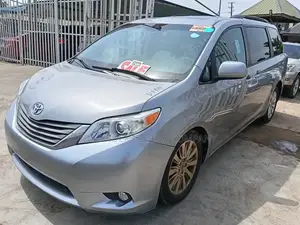 Toyota Sienna XLE 8 Passenger 2012 Silver