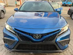 Toyota Camry SE FWD 2020 Blue
