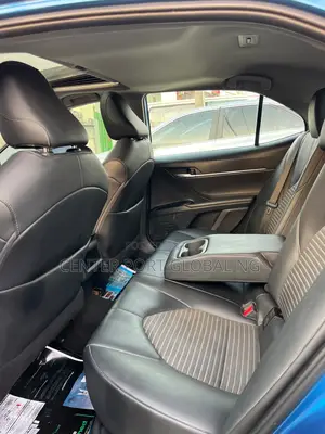 Toyota Camry SE FWD 2020 Blue