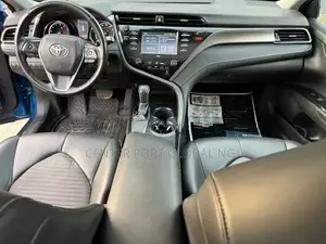 Toyota Camry SE FWD 2020 Blue