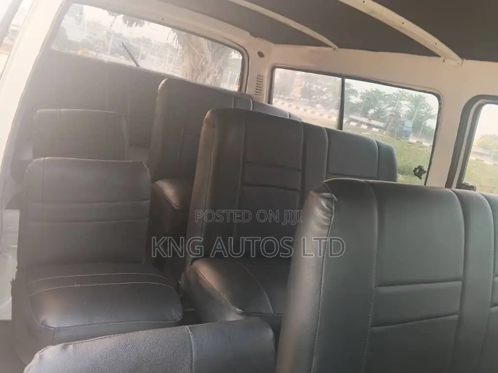 Toyota HiAce 2013 White
