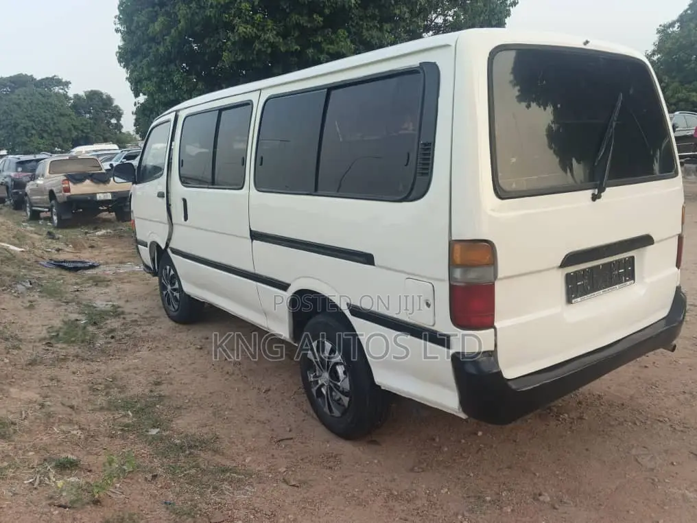 Toyota HiAce 2013 White