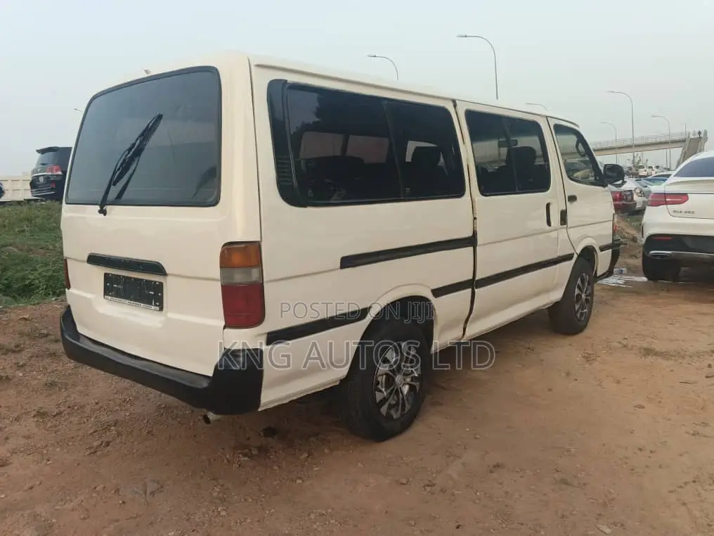 Toyota HiAce 2013 White