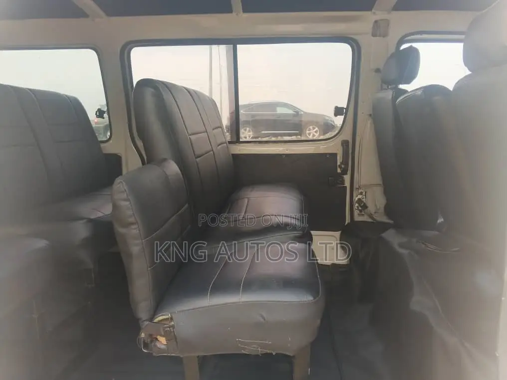 Toyota HiAce 2013 White