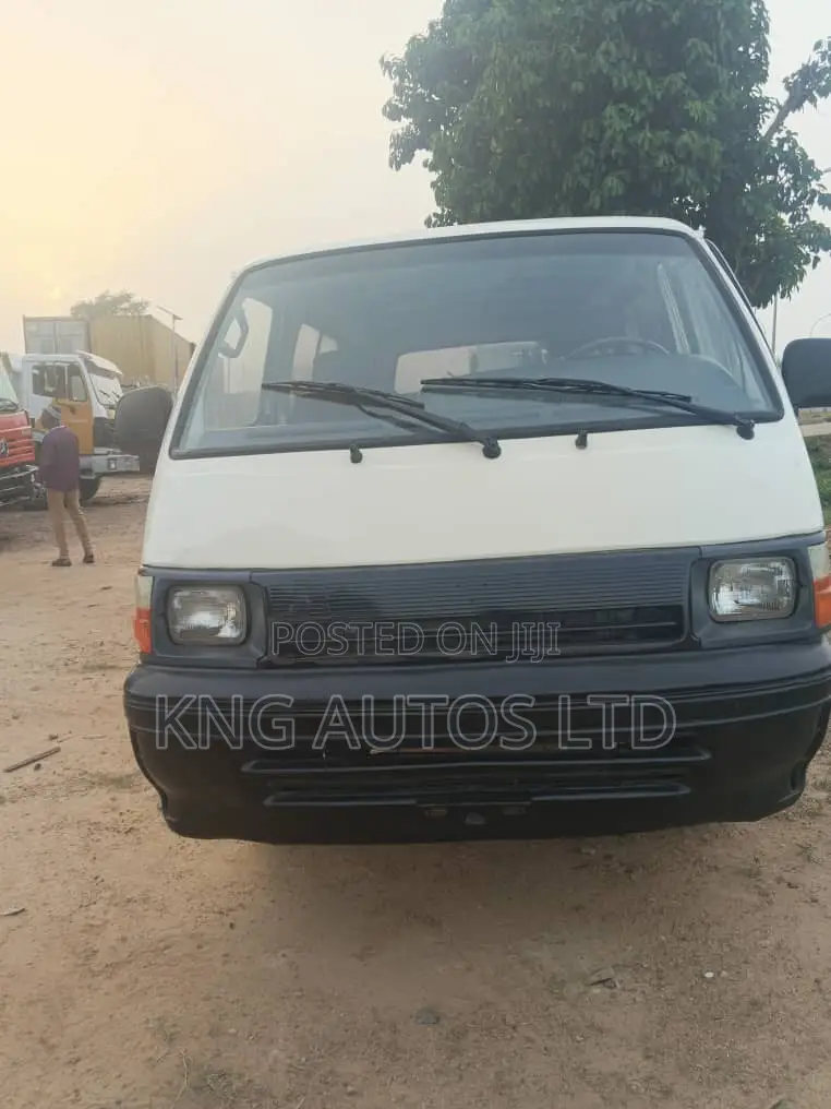 Toyota HiAce 2013 White
