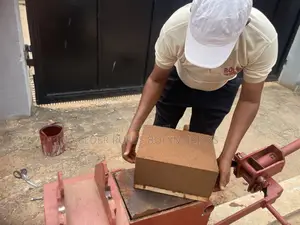 Mud/Adobe Red Soil Block Press/Machine