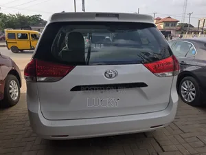 Toyota Sienna LE 7 Passenger 2012 White