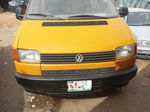 Volkswagen Transporter 2004 Yellow
