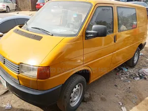 Volkswagen Transporter 2004 Yellow