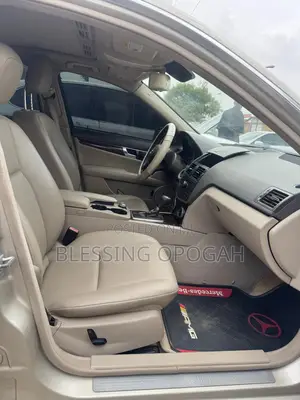 Mercedes-Benz C300 Luxury Sedan AWD (3.0L 6cyl 7A) 2009 Gold