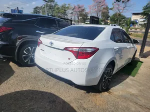 Toyota Corolla S 4dr Sedan (1.8L 4cyl CVT) 2014 White