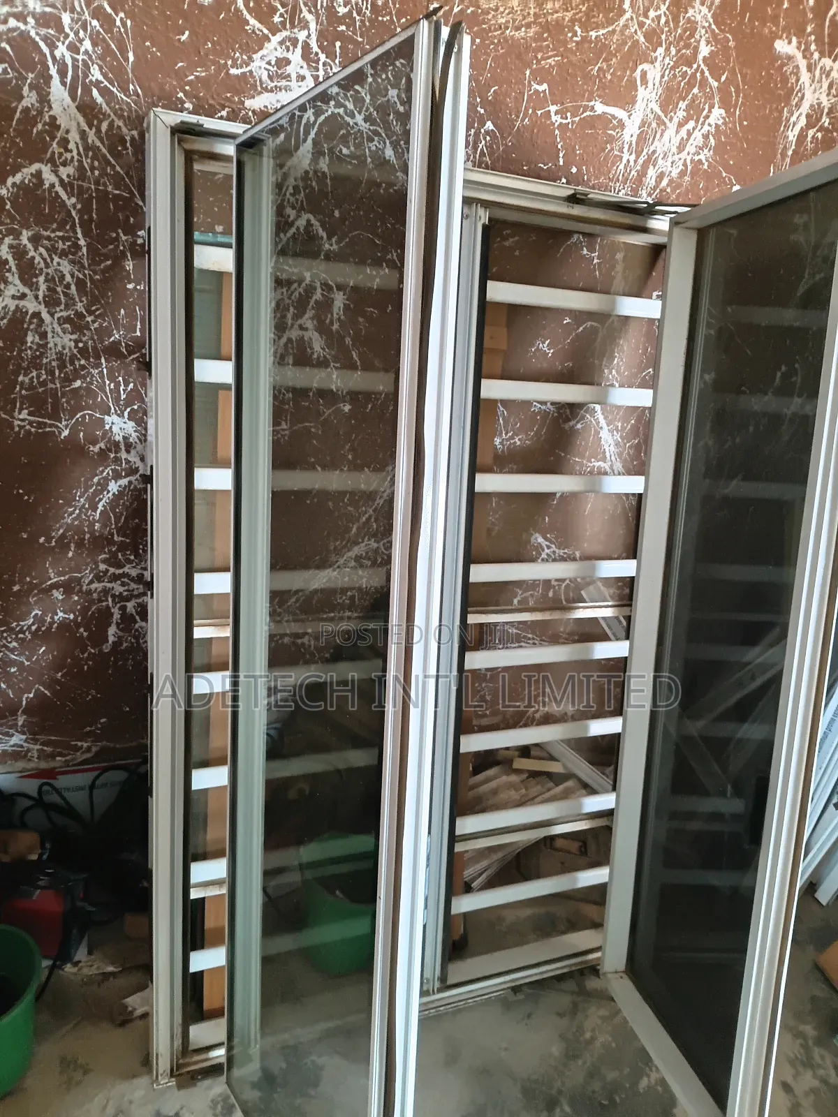 Luxurious Aluminium Frameless Window