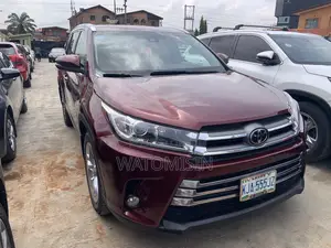 Toyota Highlander Limited 4x2 V6 (3.5L 6cyl 8A) 2017