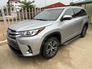 Toyota Highlander LE Plus 4x2 V6 (3.5L 6cyl 8A) 2017 Silver