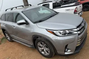Toyota Highlander XLE 4dr SUV (3.5L 6cyl 6A) 2015 Silver