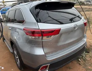 Toyota Highlander XLE 4dr SUV (3.5L 6cyl 6A) 2015 Silver