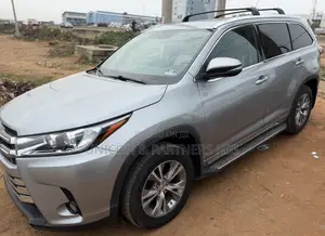 Toyota Highlander XLE 4dr SUV (3.5L 6cyl 6A) 2015 Silver
