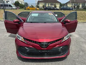 Toyota Camry LE (2.5L 4cyl 8A) 2019 Red