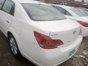 Toyota Avalon 2009 White