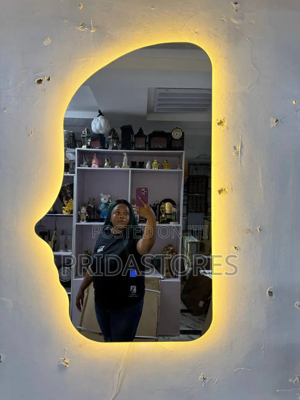 Amoeba-Shaped Led Mirror