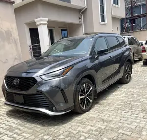 Toyota Highlander XSE 2022 Black