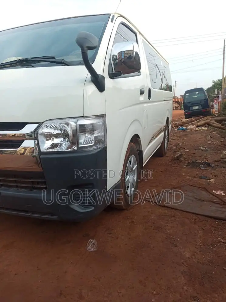Toyota HiAce 2012 White