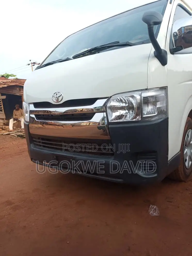 Toyota HiAce 2012 White