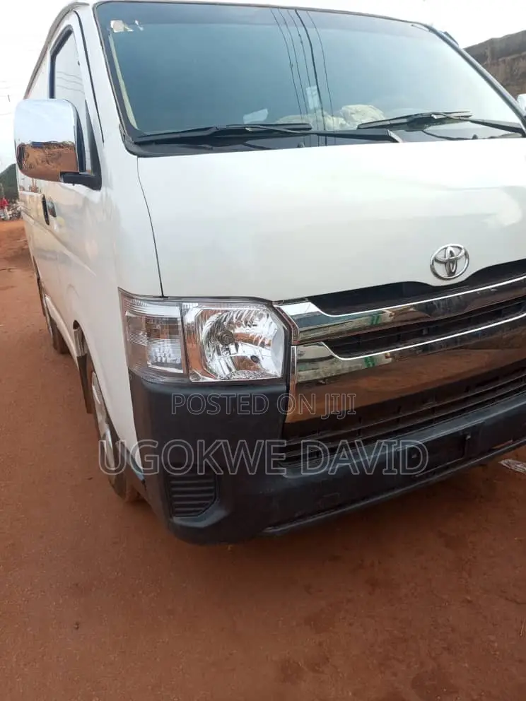 Toyota HiAce 2012 White