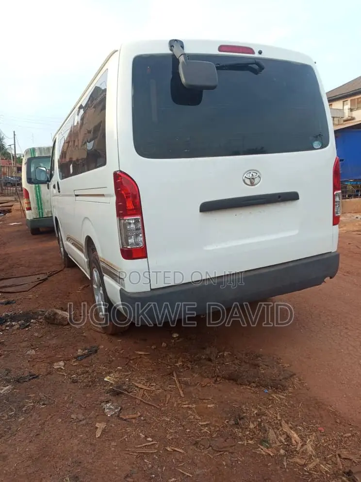 Toyota HiAce 2012 White