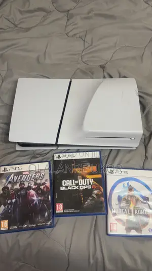 Ps5 With 2 Pads and 3 Games